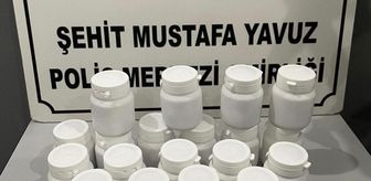 İzmir'de yolcu minibüsünde uyuşturucuyla yakalanan 2 zanlı tutuklandı
