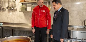 İzmir'de yükümlülerin iftar için hazırladığı yemekler 2 bin kişiye ulaştırılıyor