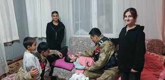Jandarma karla kaplı bölgede 2 kilometre yürüyerek engelli çocuğa ilacını ulaştırdı