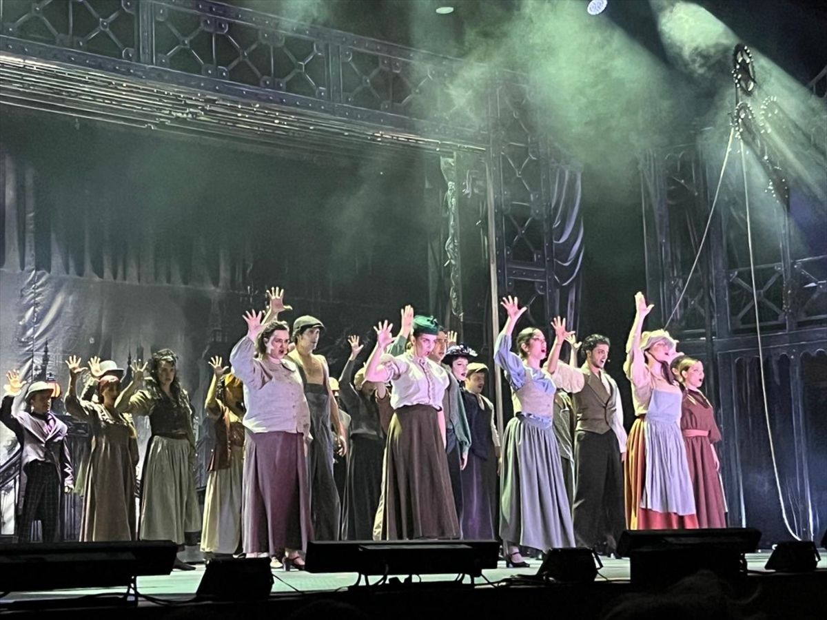 'Jekyll ve Hyde Müzikali' yenilenen kadrosuyla seyirci karşısına çıktı