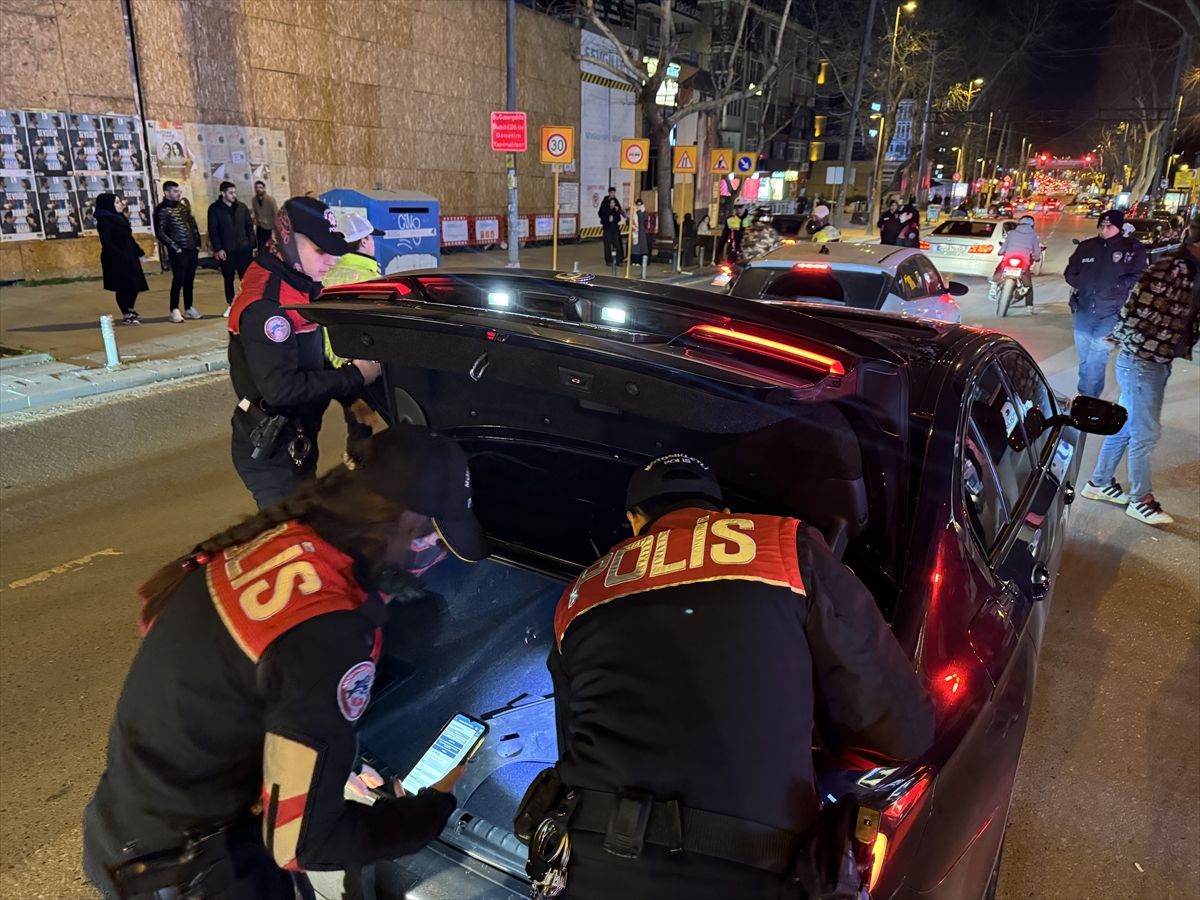 Kadıköy'de trafik denetimi ve asayiş uygulaması yapıldı