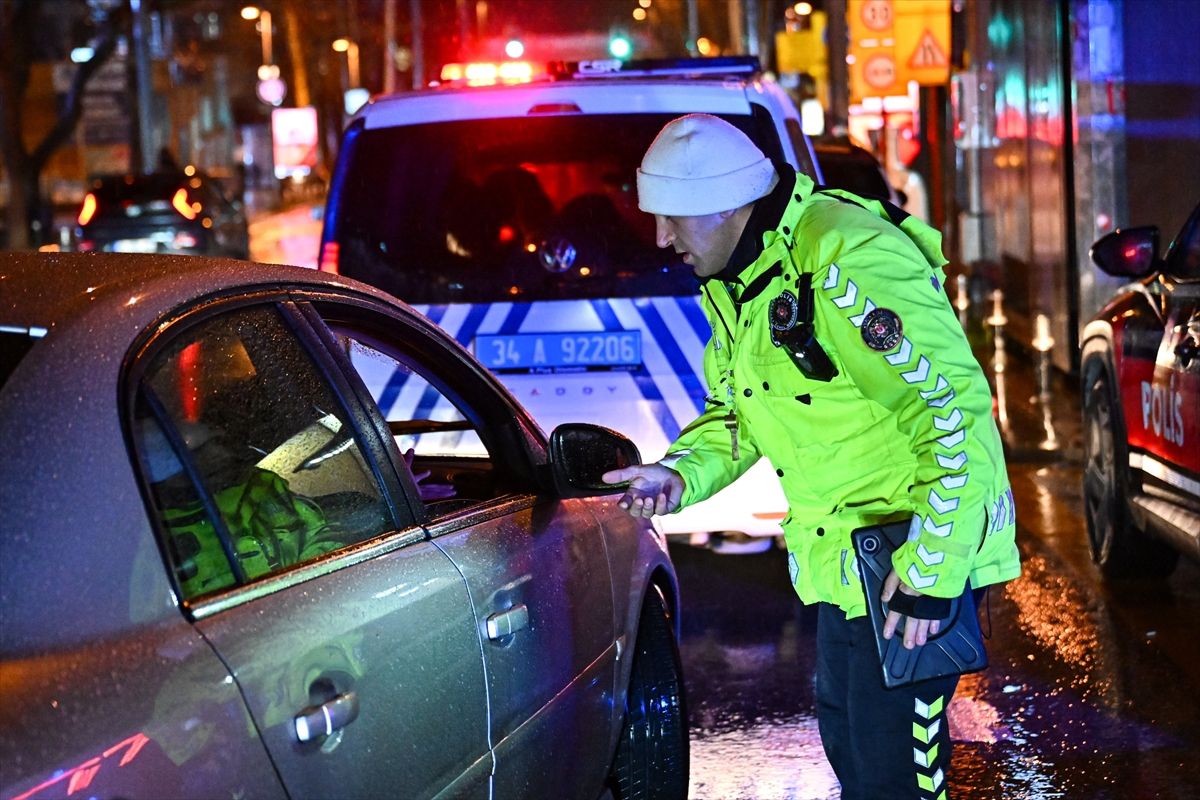 Kadıköy'de trafik denetimi ve asayiş uygulaması yapıldı