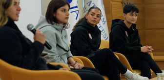 Kadın futbolcular, başarı hikayelerini anlattı
