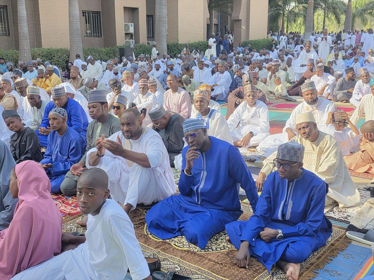 Kamerun ve Nijerya'da Müslümanlar bayram namazında buluştu