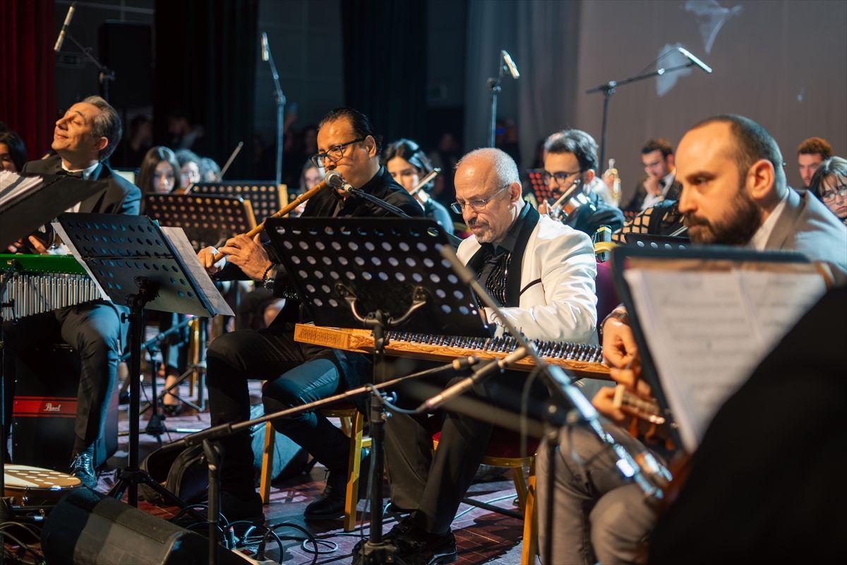 Kanun sanatçısı Göksel Baktagir, Tunus'ta müzikseverlerle buluştu