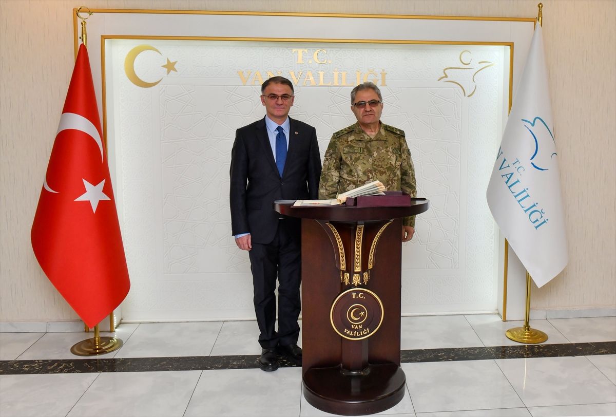 Kara Kuvvetleri Komutanı Orgeneral Tokel, Van Valisi Balcı'yı ziyaret etti