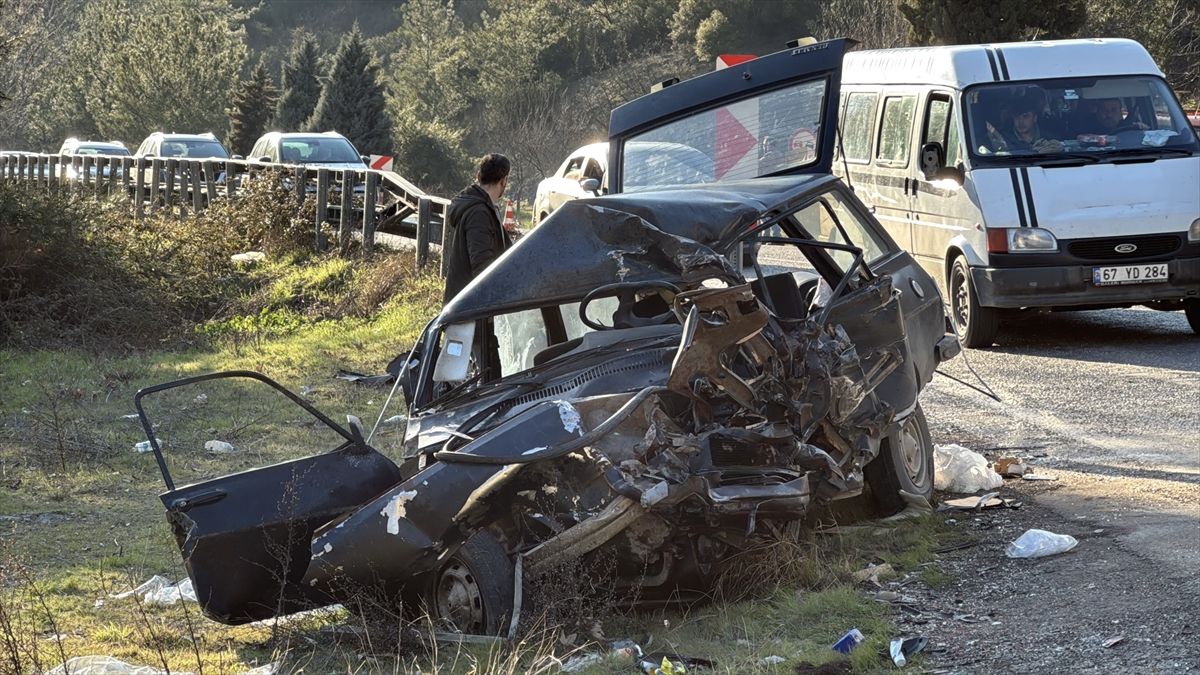 Karabük'te otomobille kamyonun çarpıştığı kazada 1 kişi öldü, 5 kişi yaralandı