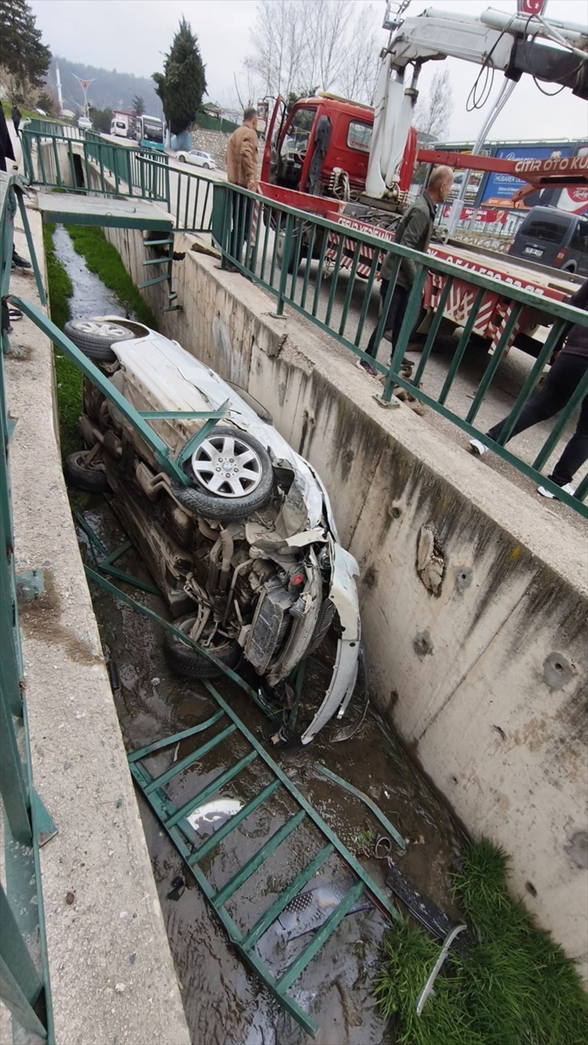 Karabük'te otomobillere çarpan alkollü ve ehliyetsiz sürücüyle araç sahibine 265 bin lira ceza