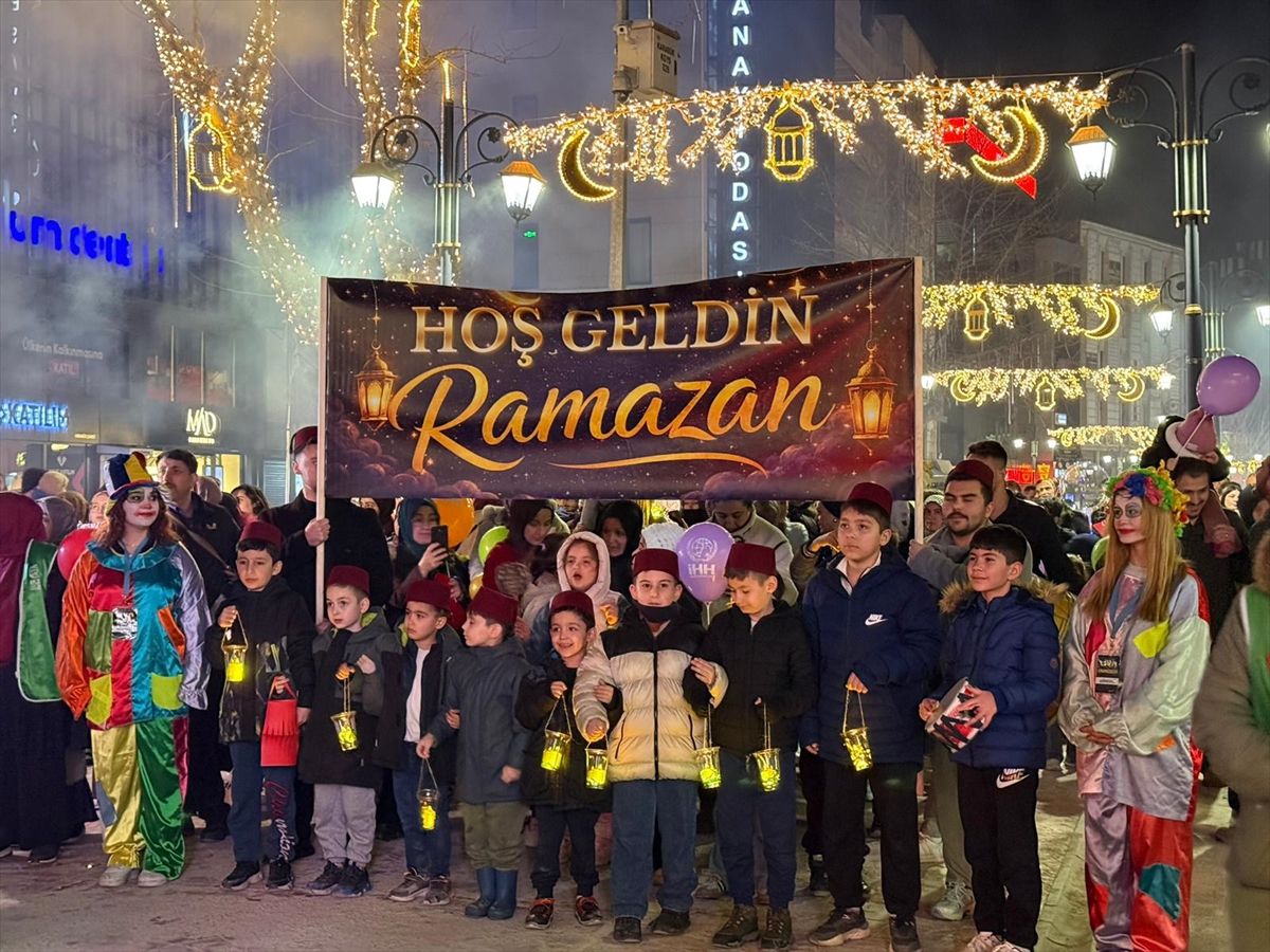 Karabük'te ramazan ayı dolayısıyla fener alayı düzenlendi