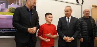 Karabük'te sınıf başkanı seçilen öğrencinin vaadiyle Eskipazar Belediye Başkanı Cıva okula geldi