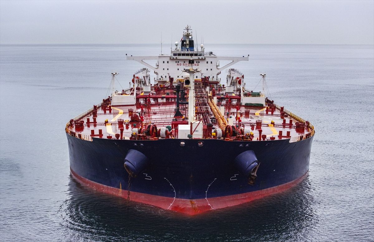 Karadeniz'de saldırıya uğrayan "Altura" isimli tanker Kilyos açıklarına demirledi