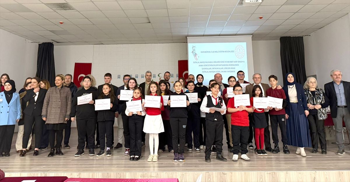 Karamürsel'de İstiklal Marşı'nı Güzel Okuma Yarışması yapıldı