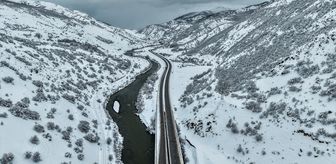 Karla kaplı Karasu Nehri ve çevresi dronla görüntülendi