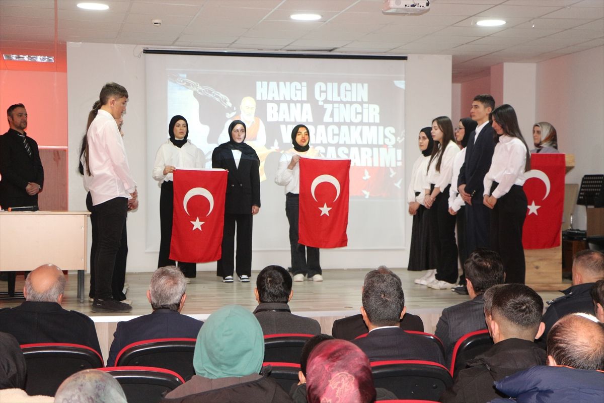 Karlıova'da 'İstiklal Marşı'nın Kabulü ve Mehmet Akif Ersoy'u Anma Günü' programı düzenlendi