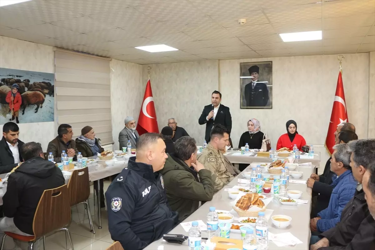 Karlıova'da şehit ve gazi yakınlarına yönelik iftar programı düzenlendi