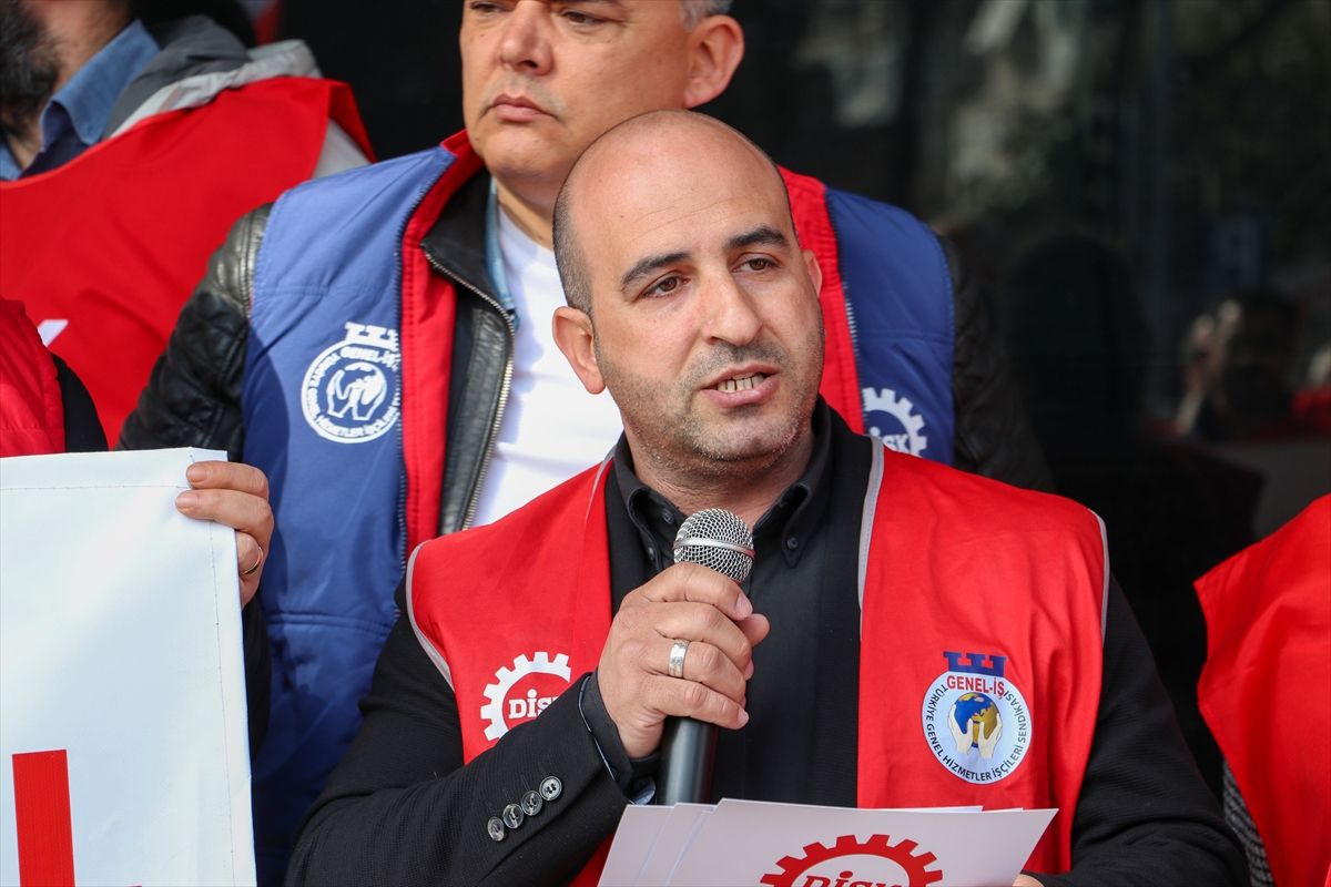 Karşıyaka Belediyesi işçileri 'eksik ve taksitli maaş' eylemi yaptı