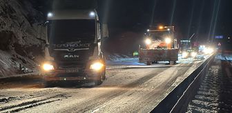 Kastamonu'da etkili olan kar ulaşımda aksamalara yol açtı