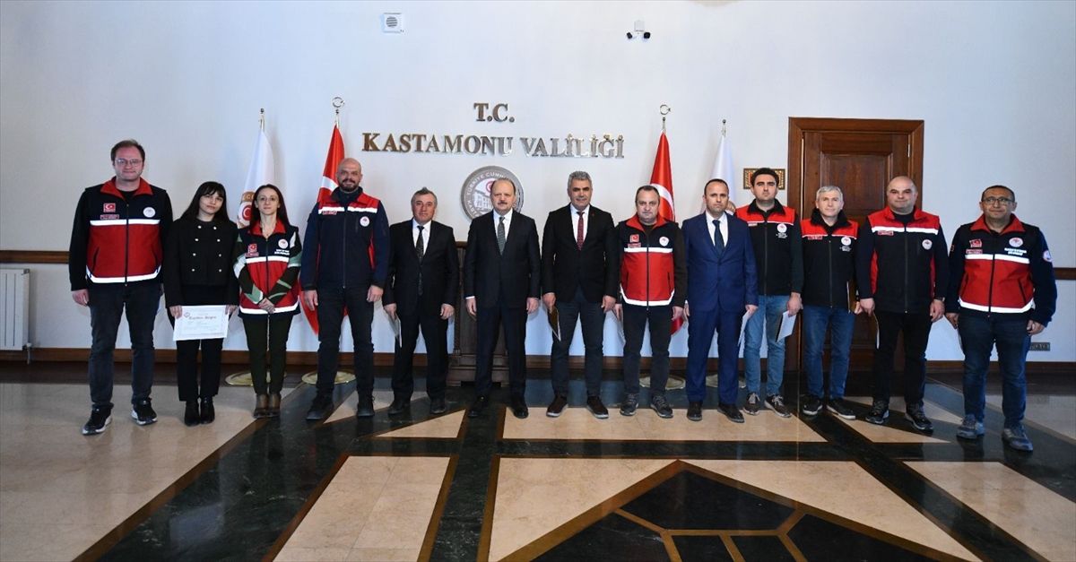 Kastamonu'da İl Tarım ve Orman Müdürlüğü yöneticilerine başarı belgesi verildi