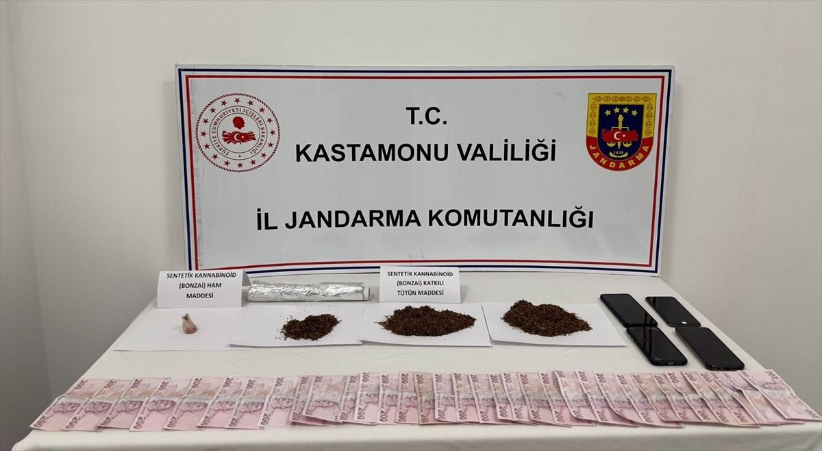 Kastamonu'da uyuşturucu operasyonunda gözaltına alınan 17 şüpheliden 2'si tutuklandı