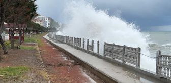 Kastamonu'nun İnebolu ilçesinde fırtına sahilde hasara yol açtı
