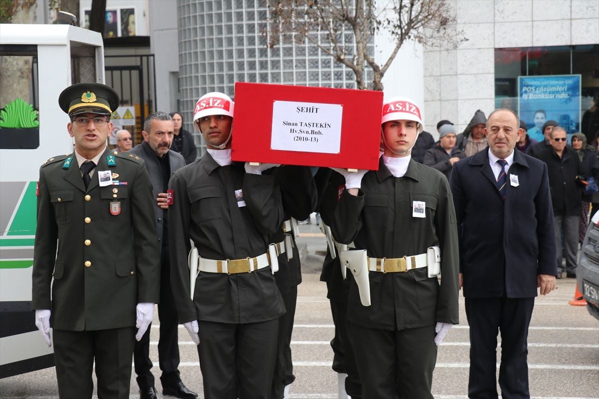 Katar'da şehit olan binbaşı Taştekin, Isparta'da son yolculuğuna uğurlandı