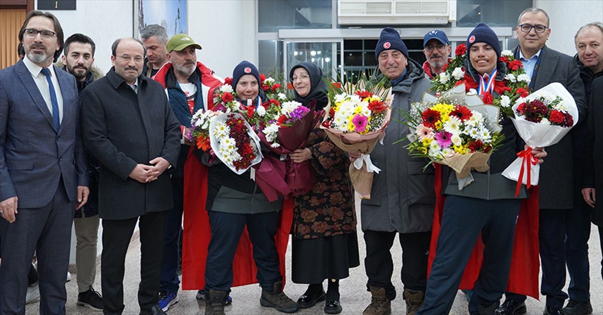 Kayağın ''özel ikizleri'' Fransa'dan 6 madalyayla memleketlerine döndü