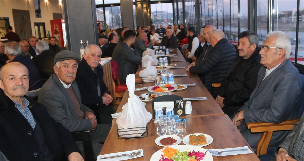 Kaymakam Kartal iftarda muhtarlarla buluştu