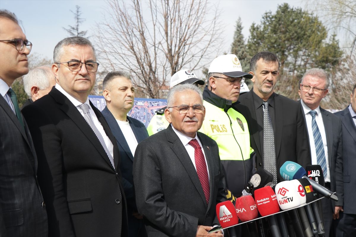Kayseri'de 1,5 milyar lira maliyetli Kartal Katlı Kavşağı ve Bağlantı Yolları Projesi'nin startı verildi