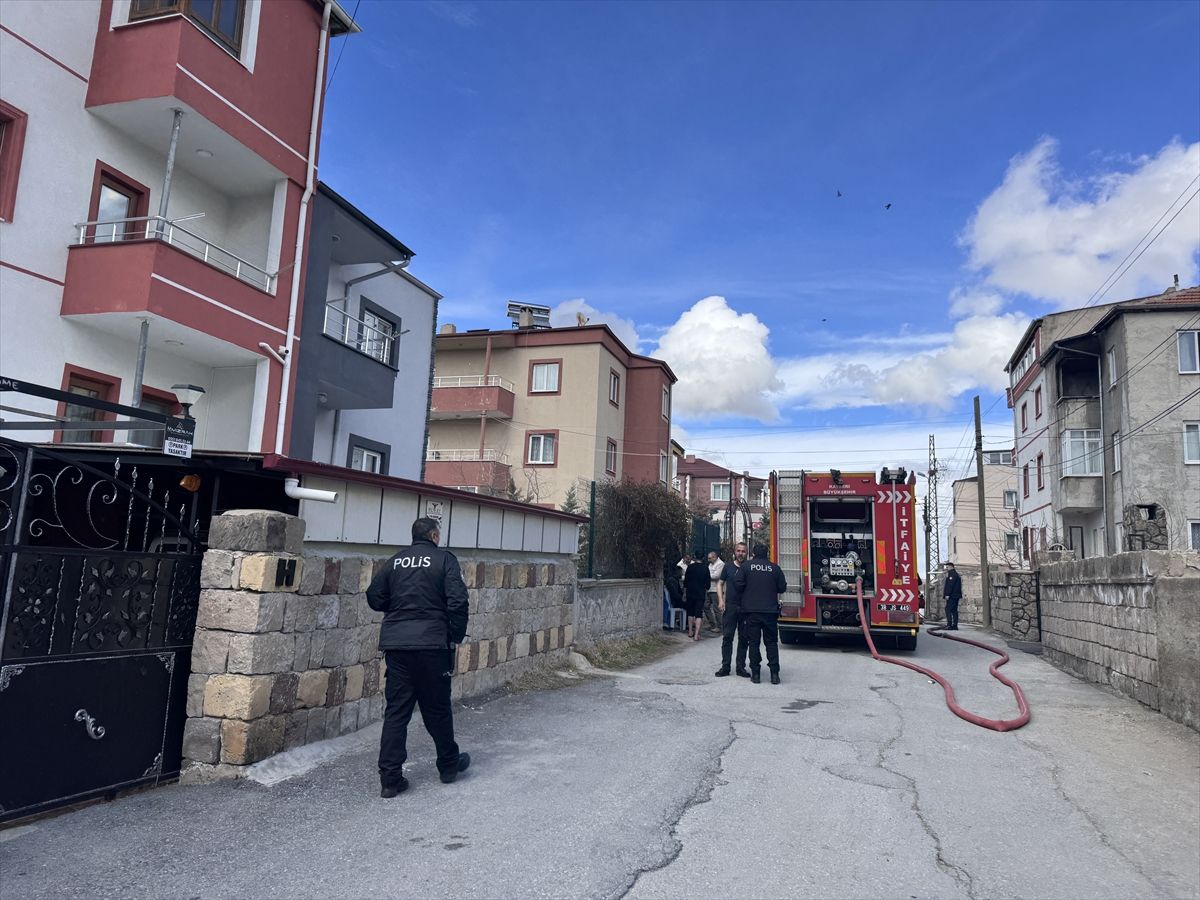 Kayseri'de apartman dairesinde çıkan yangın söndürüldü