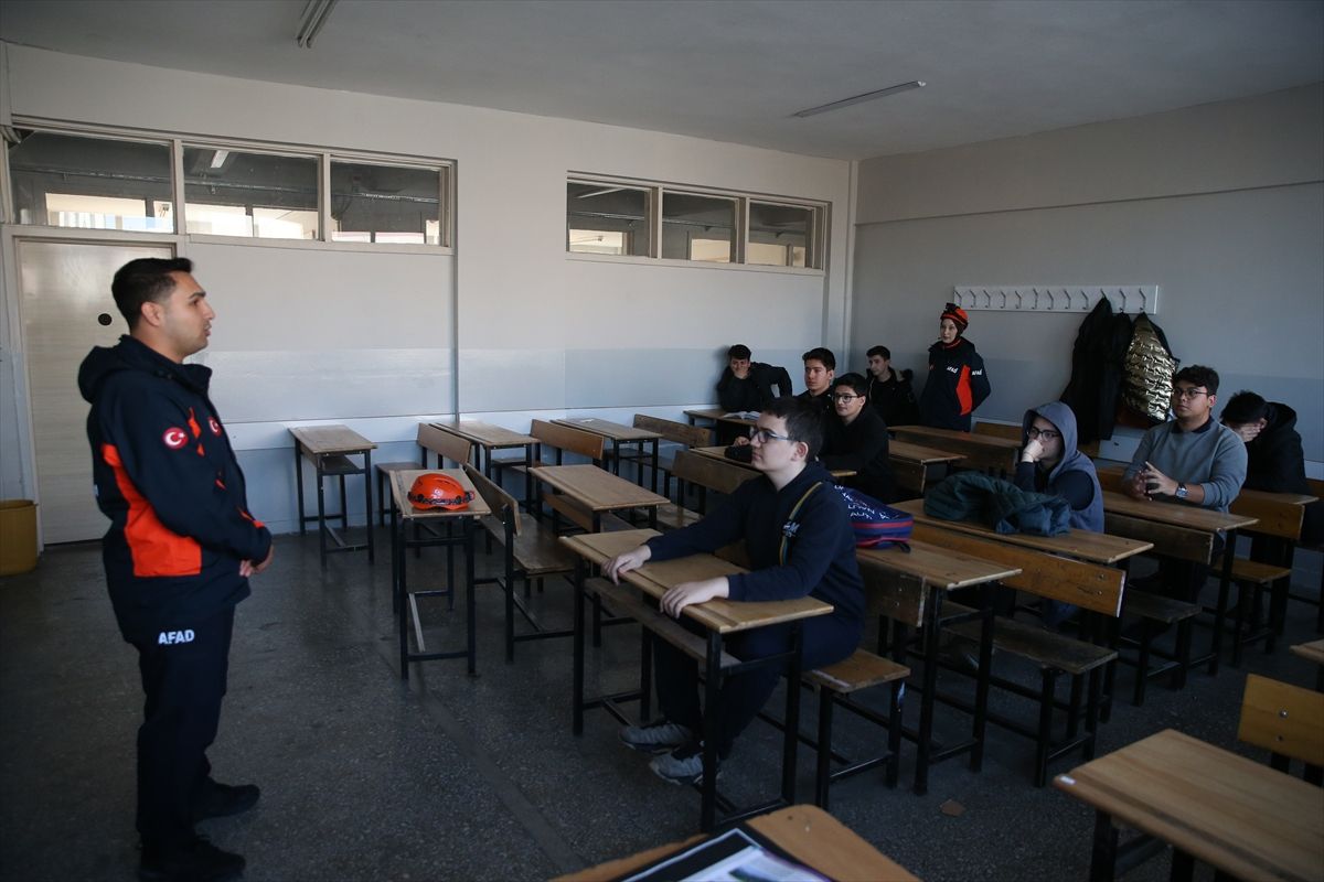 Kayseri'de Deprem Haftası dolayısıyla tatbikat düzenlendi