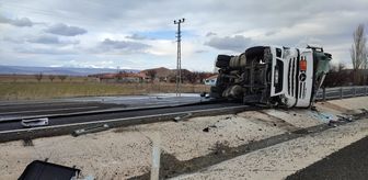Kayseri'de devrilen akaryakıt yüklü tankerin sürücüsü yaralandı