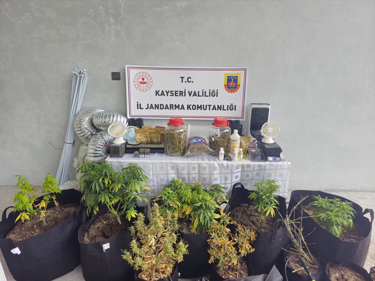 Kayseri'de jandarma 2 kilo 470 gram uyuşturucu ele geçirdi