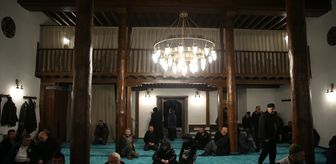 Kayseri'de restorasyonu tamamlanan tarihi cami teravih namazıyla ibadete açıldı