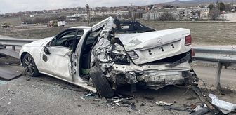 Kayseri'de tırın yol kenarında duran otomobile çarptığı kazada bir kişi yaralandı