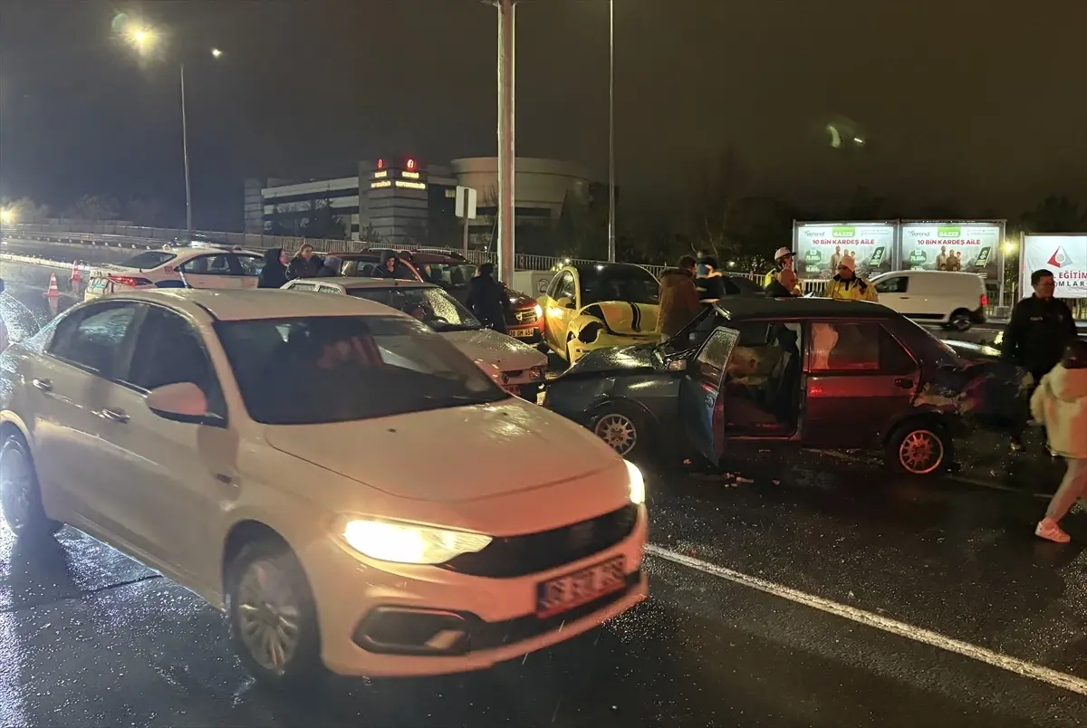 Kayseri'deki zincirleme trafik kazasında 2 kişi yaralandı