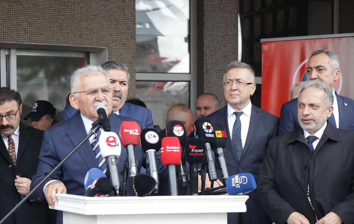 Kayseri Valiliğinde bayramlaşma programı düzenlendi