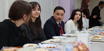 Kayseri Valisi Çiçek, öğrencilerle iftar yaptı