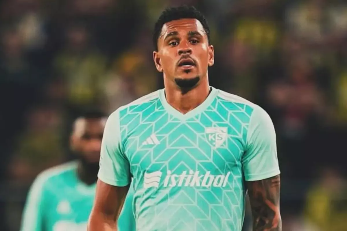 Kayserispor'da Onugkha ile ipler koptu! Kadro dışı kaldı, sosyal medya hesaplarını takipten çıktı