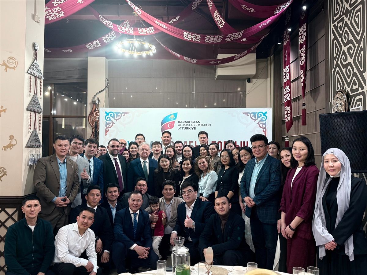 Kazakistan'da Türkiye mezunları iftarda bir araya geldi