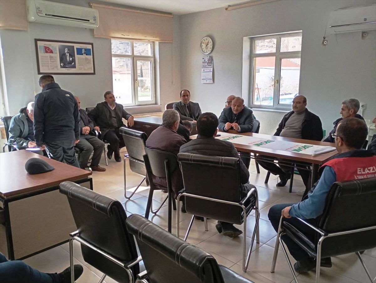 Keban ve Ağın'da çiftçileri bilgilendirme toplantısı