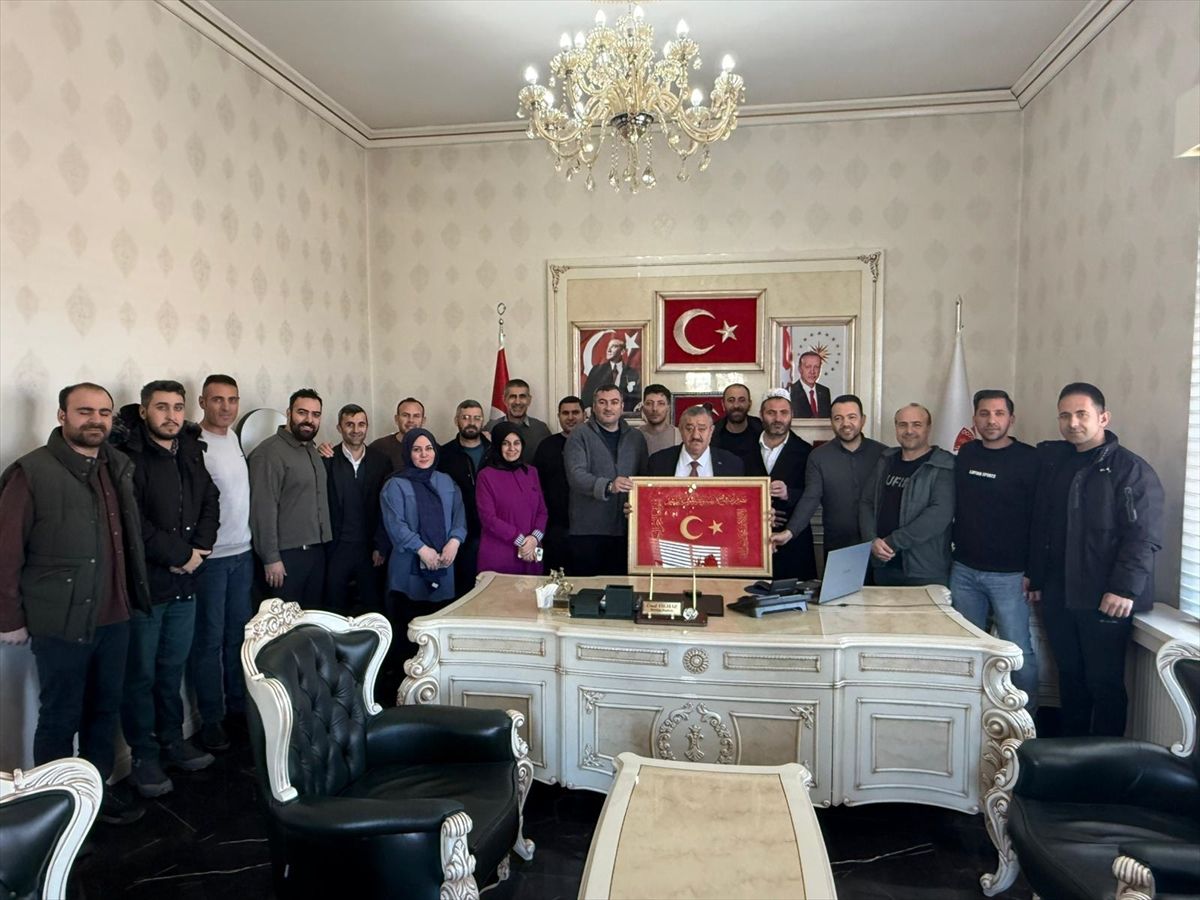 Kelkit Belediye Başkanı Yılmaz'a doğum günü kutlaması