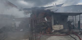 Kemalpaşa'da evde çıkan yangın söndürüldü