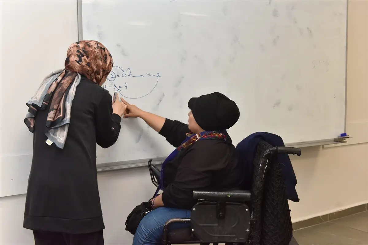 Kepez'de engelli bireylere EKPSS'ye hazırlık desteği