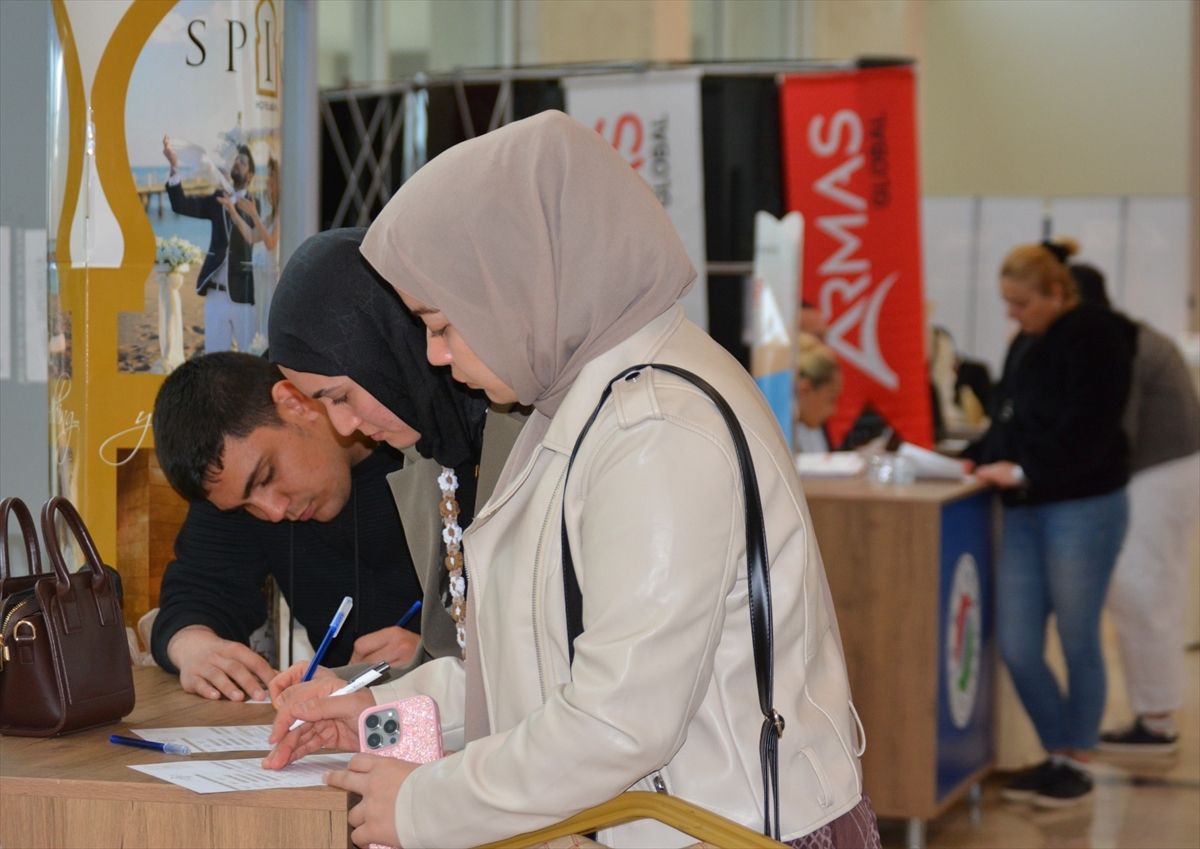 Kepez'de turizmde iş verenlerle iş arayanlar buluştu