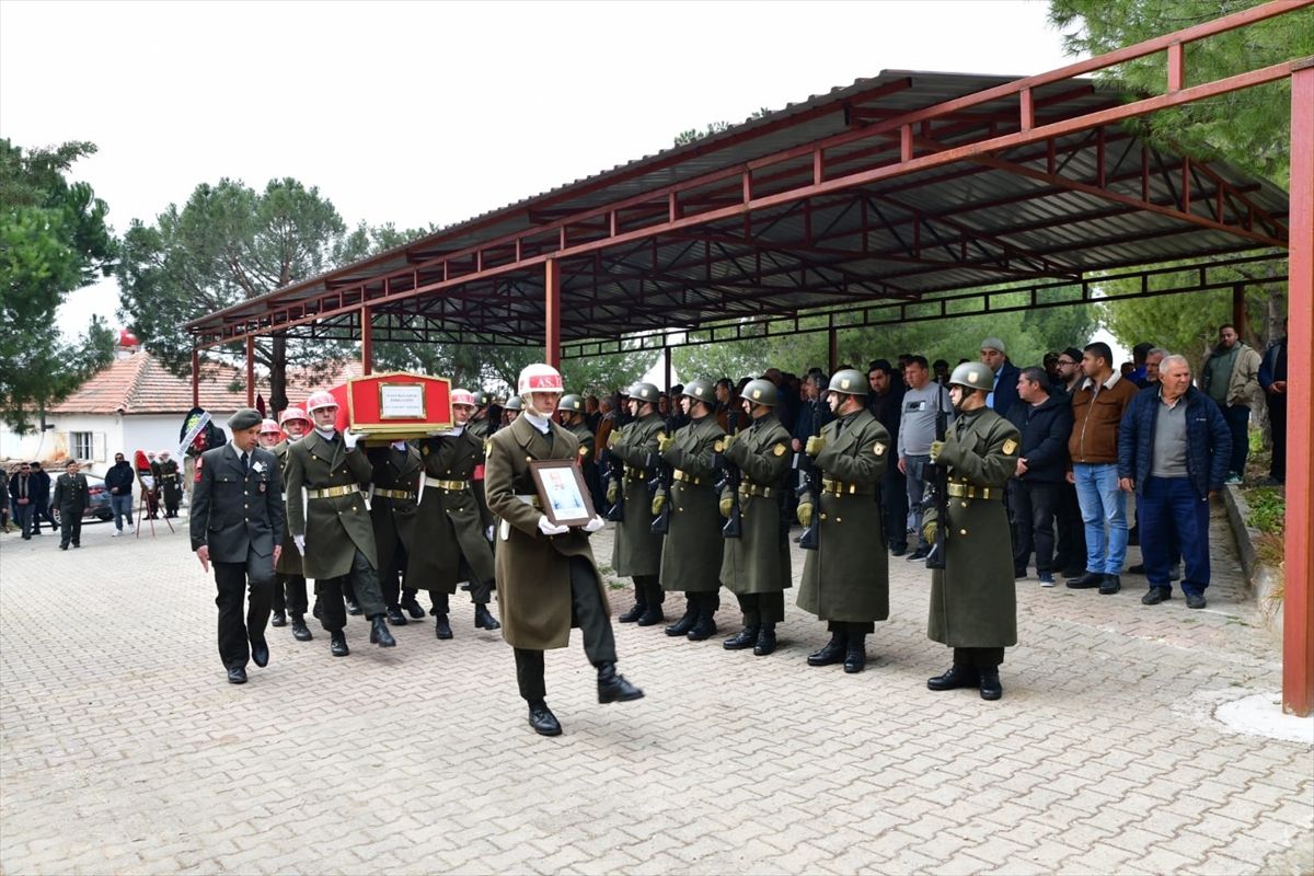 Kıbrıs gazisi Manisa'da son yolculuğuna uğurlandı