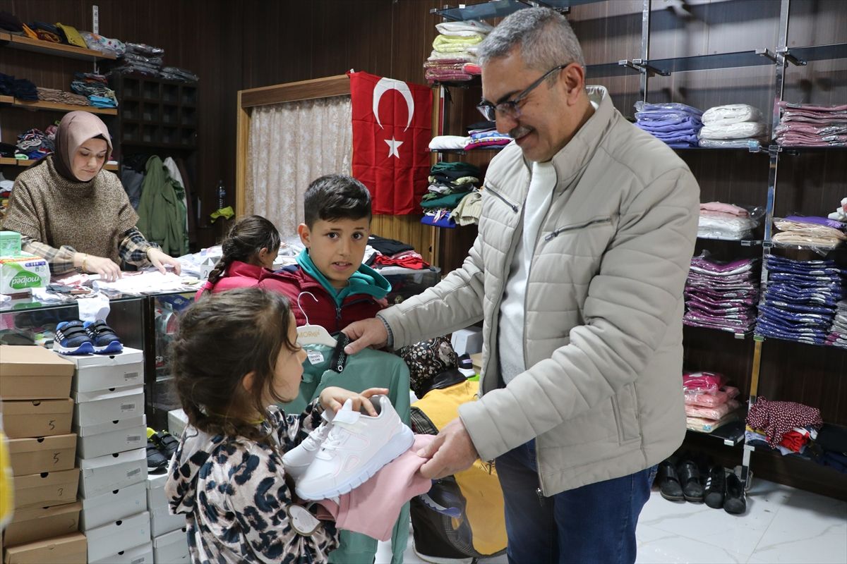 Kilis'teki ihtiyaç sahibi çocuklar bayramlıklarını 'mağaza'dan seçerek aldı