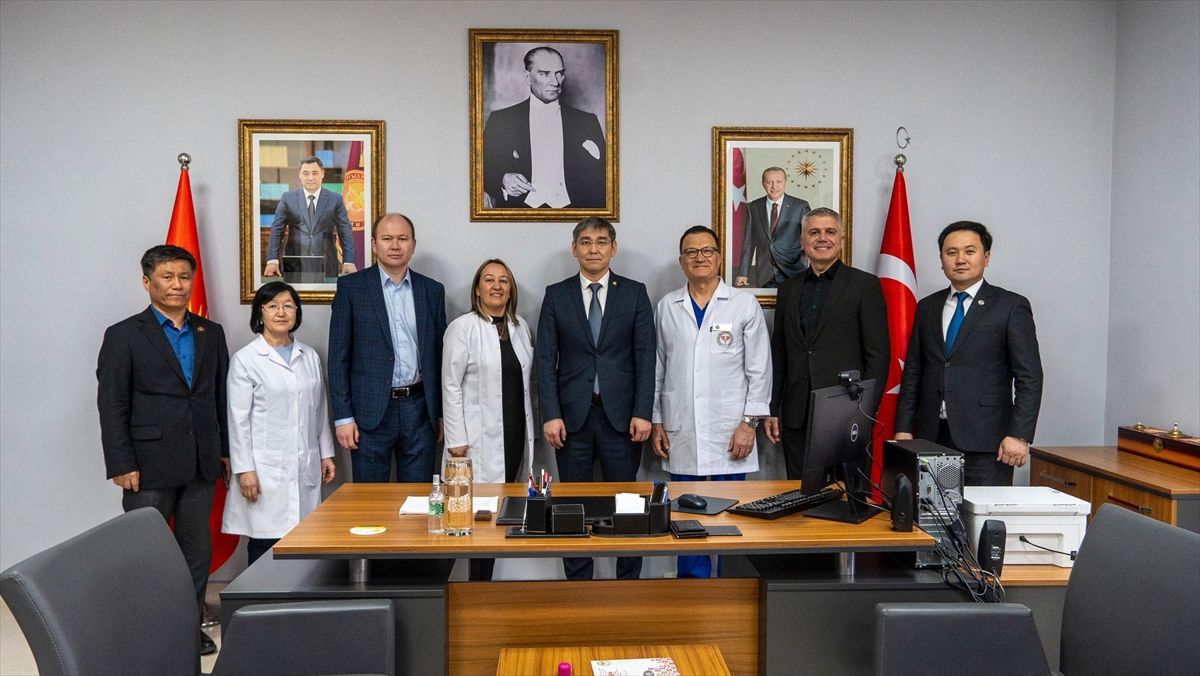 Kırgızistan Sağlık Bakanı Osmonov, Kırgız-Türk Dostluk Devlet Hastanesini ziyaret etti