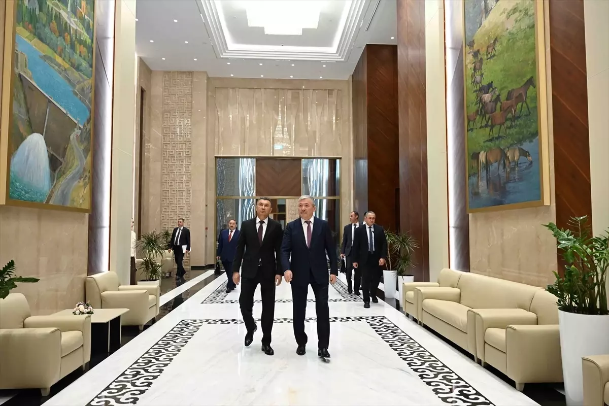 Kırgızistan-Tacikistan Karma Ekonomik Komisyonunun ilk toplantısı Bişkek'te yapıldı