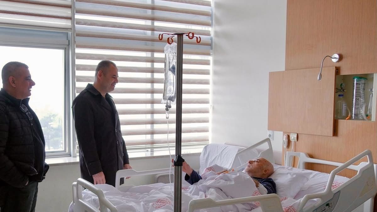 Kırklareli Belediye Başkanı Bulut, tedavi gören hastaları ziyaret etti