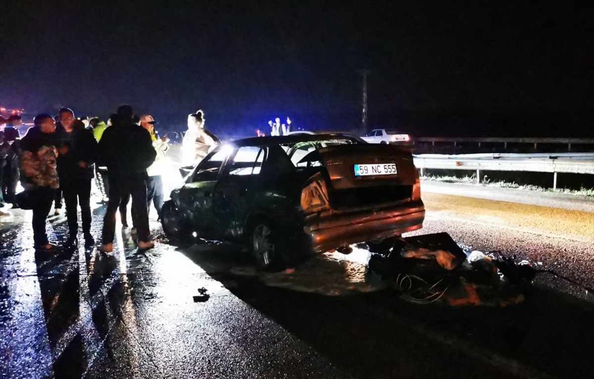 Kırklareli'nde 4 aracın karıştığı zincirleme trafik kazasında 2 kişi yaralandı
